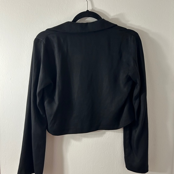 Zara Black Cropped Open Collar Long Sleeve Top (size S) - Picture 2 of 3